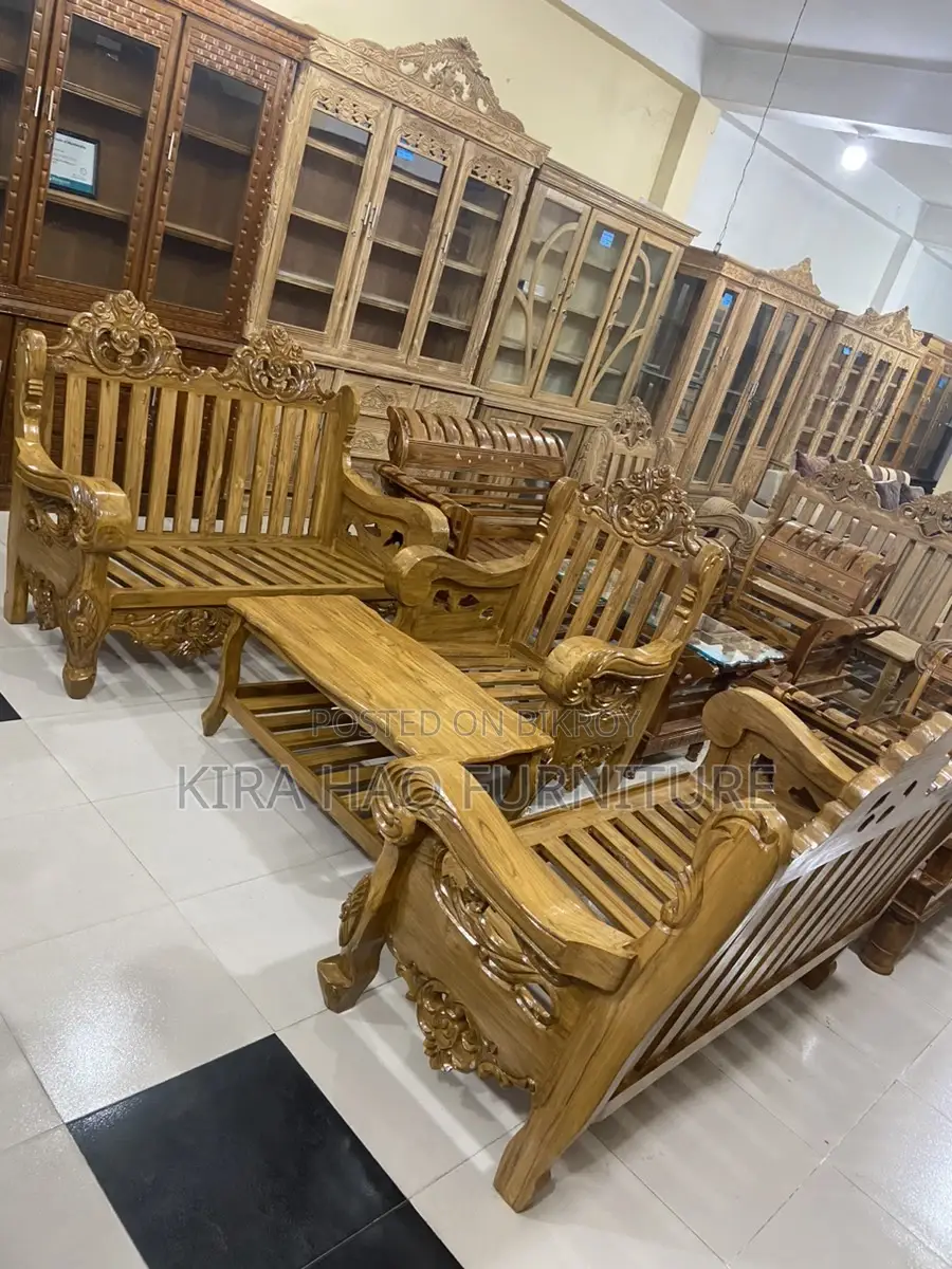 সেগুন কাঠের সোফায় বিশেষ অফার চলছে