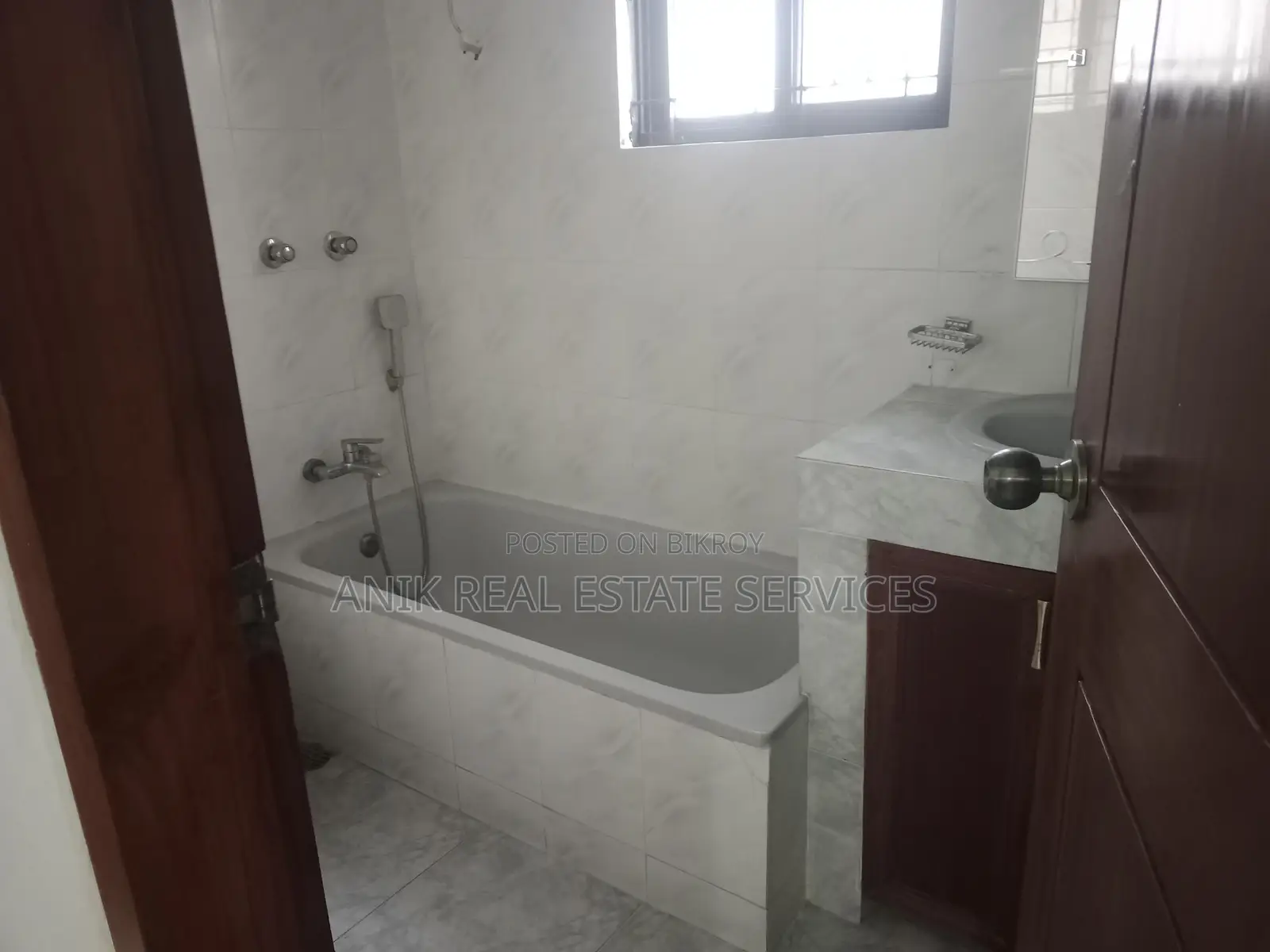 Good Quality 2700 Sft Office Space Rent At Gulshan
