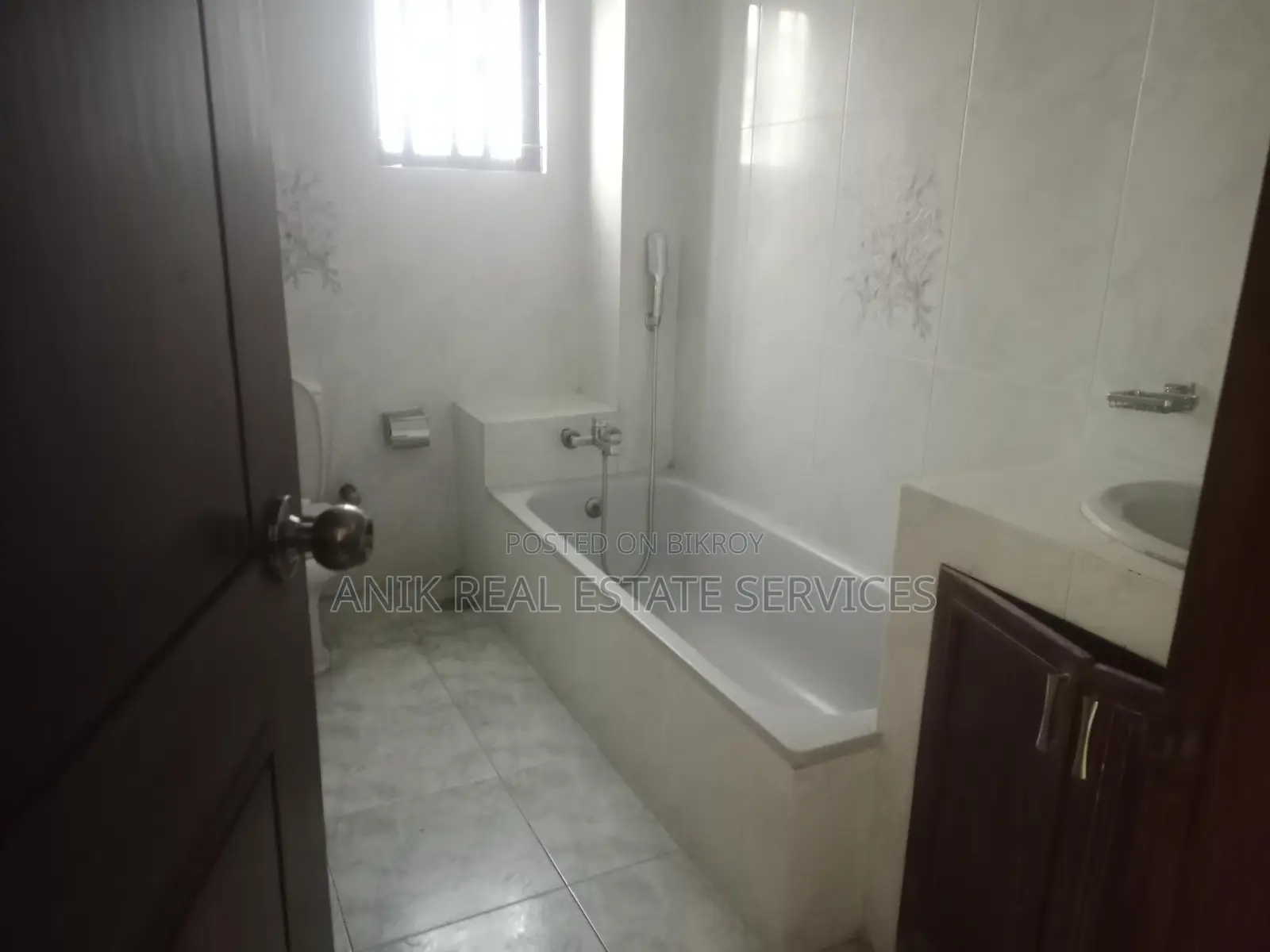 Good Quality 2700 Sft Office Space Rent At Gulshan