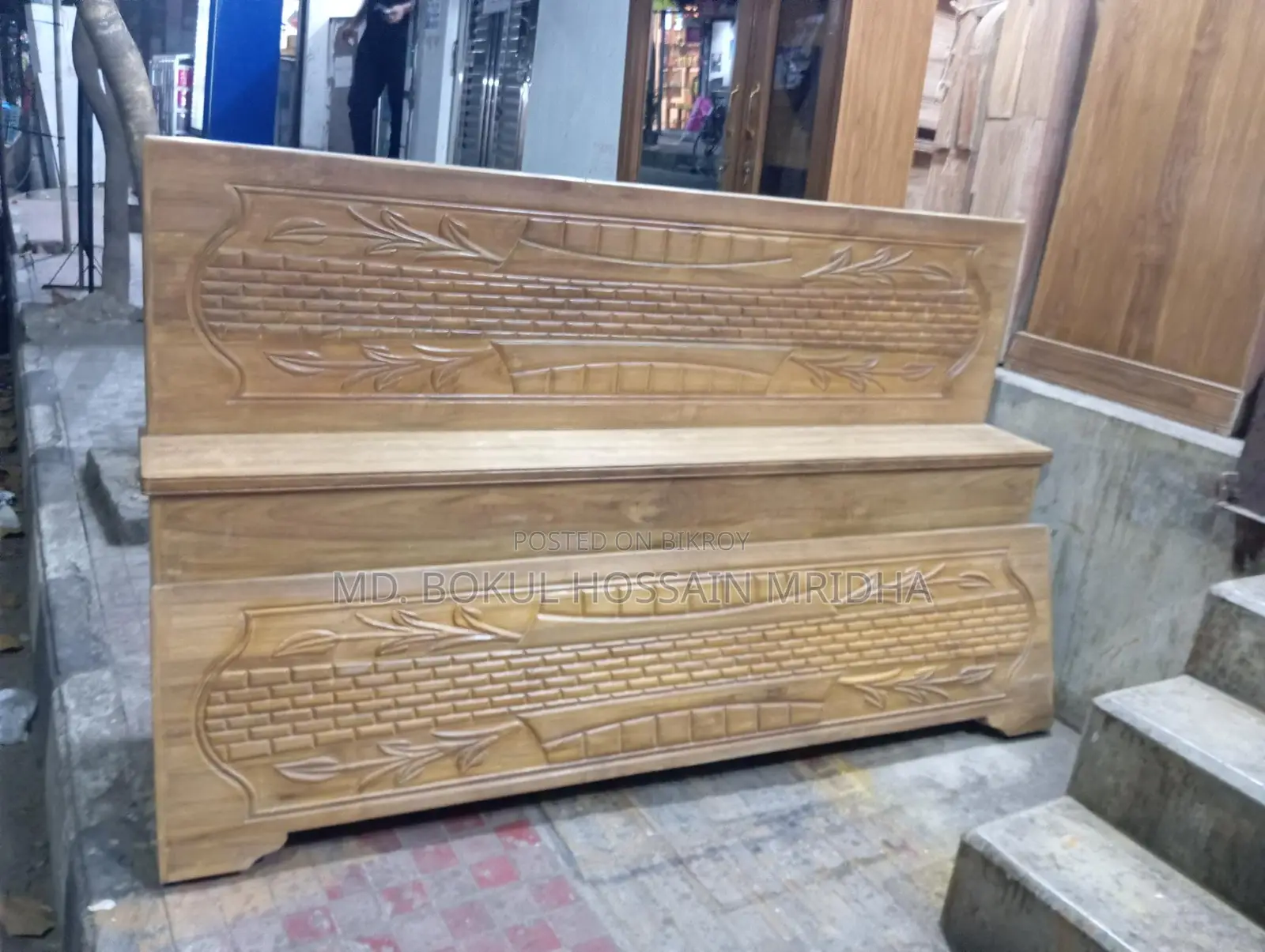 6ft x 7ft Lacquered Teak Wood Bed