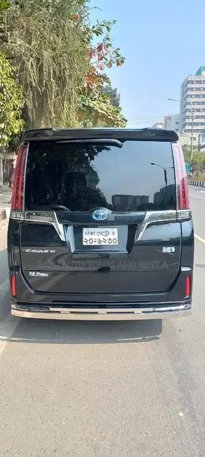 হাইব্রিড এস্কয়ার নোয়া ভাড়ার জন্য