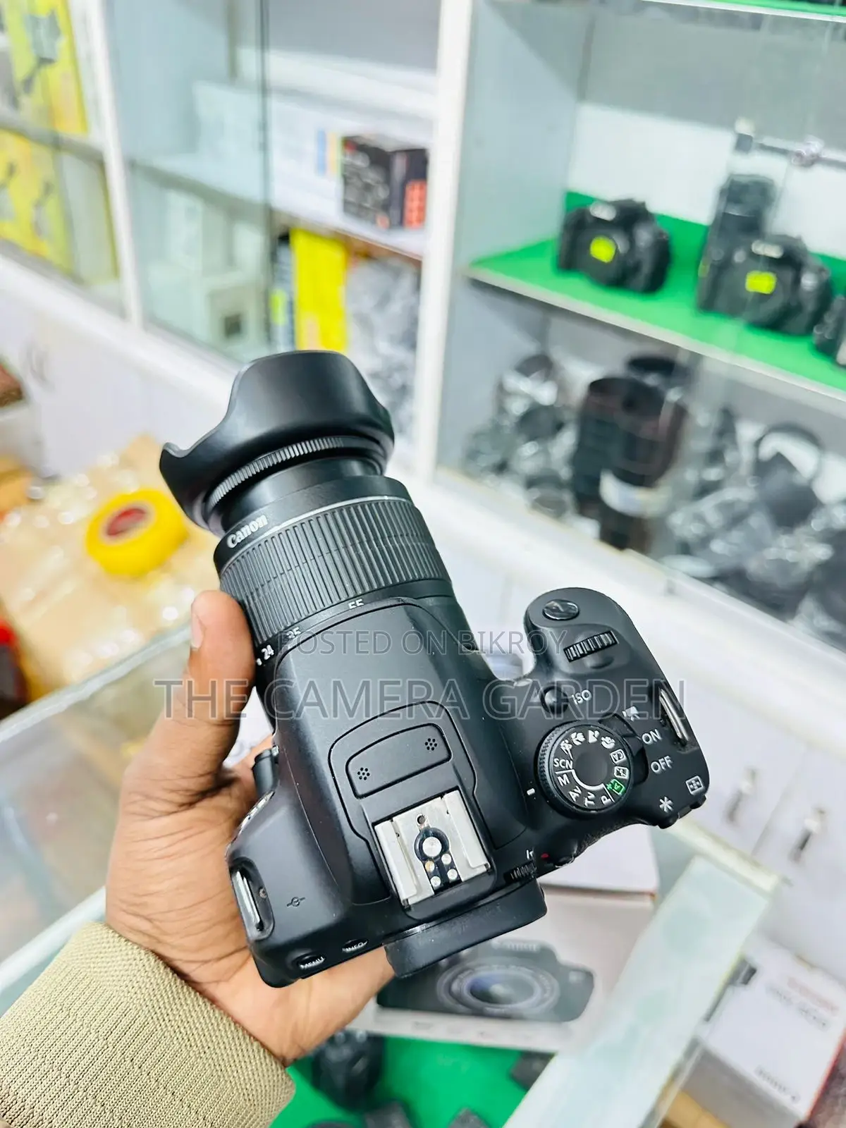 Canon 700D with 18-55mm lens (Boxed)