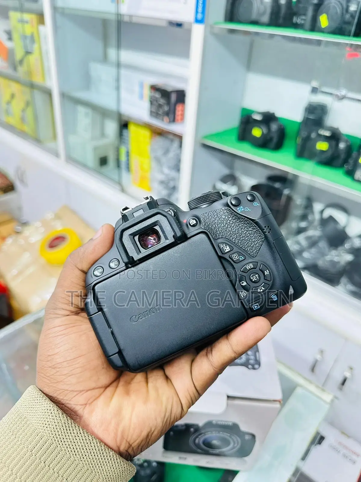 Canon 700D with 18-55mm lens (Boxed)