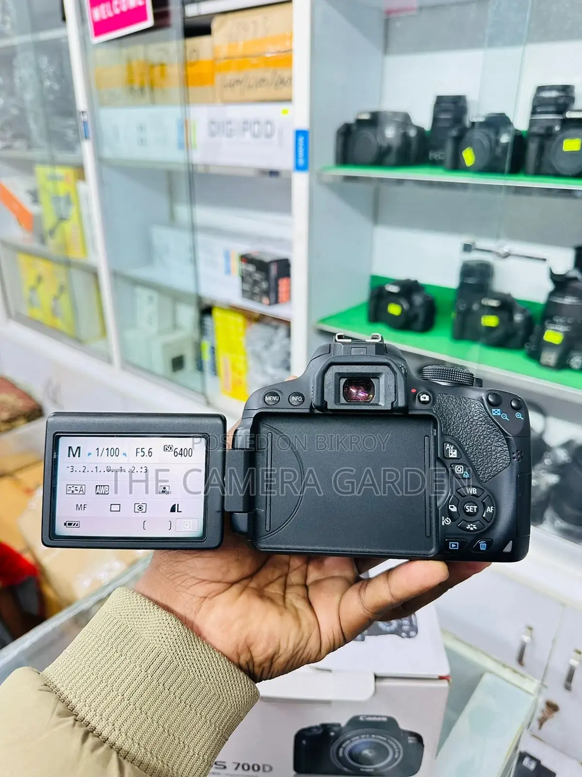 Canon 700D with 18-55mm lens (Boxed)