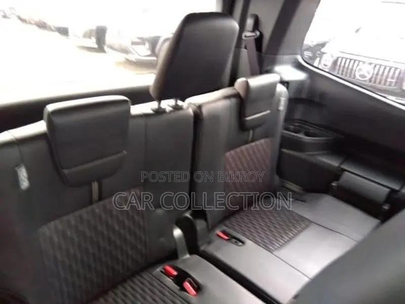 Toyota Voxy S-G 2022
