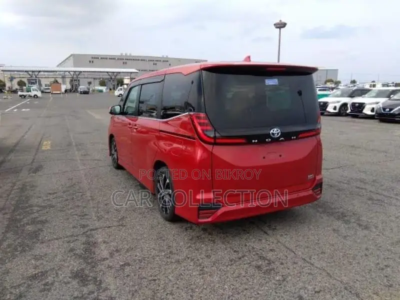 Toyota Voxy S-G 2022