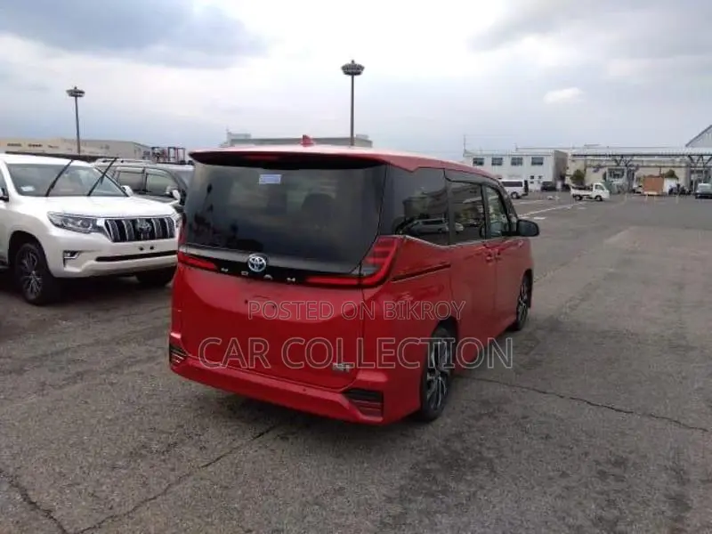 Toyota Voxy S-G 2022