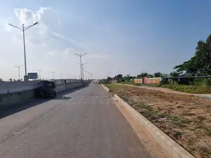 ৮ কাঠা মাদানী এভিনিউ ১০০ ফিট