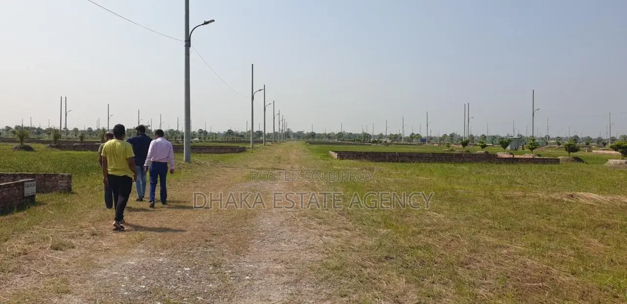 8 Katha Land on 100ft Madani Avenue