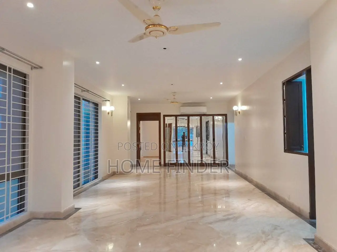 Excellent Semi-Furnished Apartment: Rent @ Gulshan