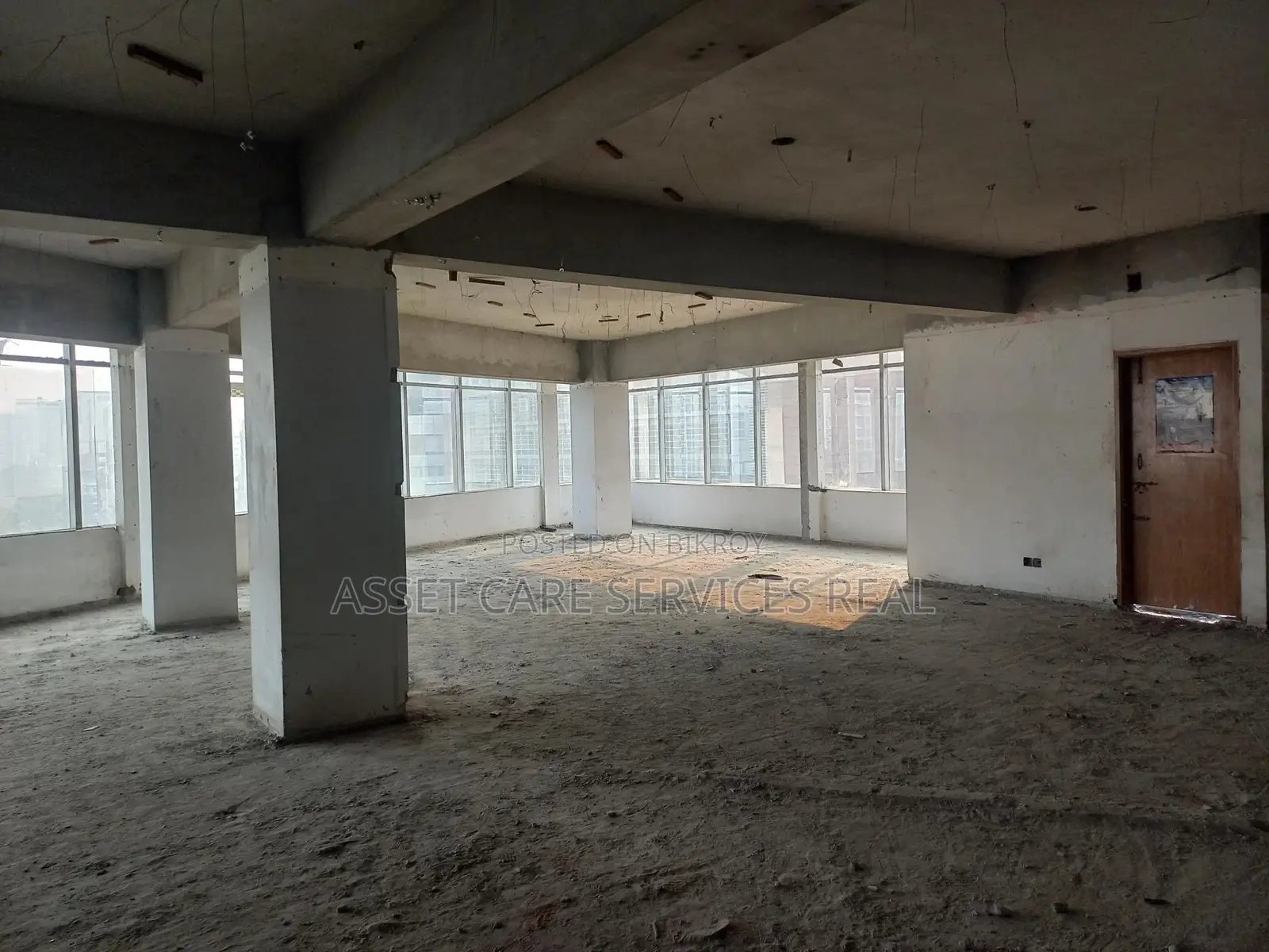 9500 Sqf Commercial Space for Rent at Gulshan Avenue.