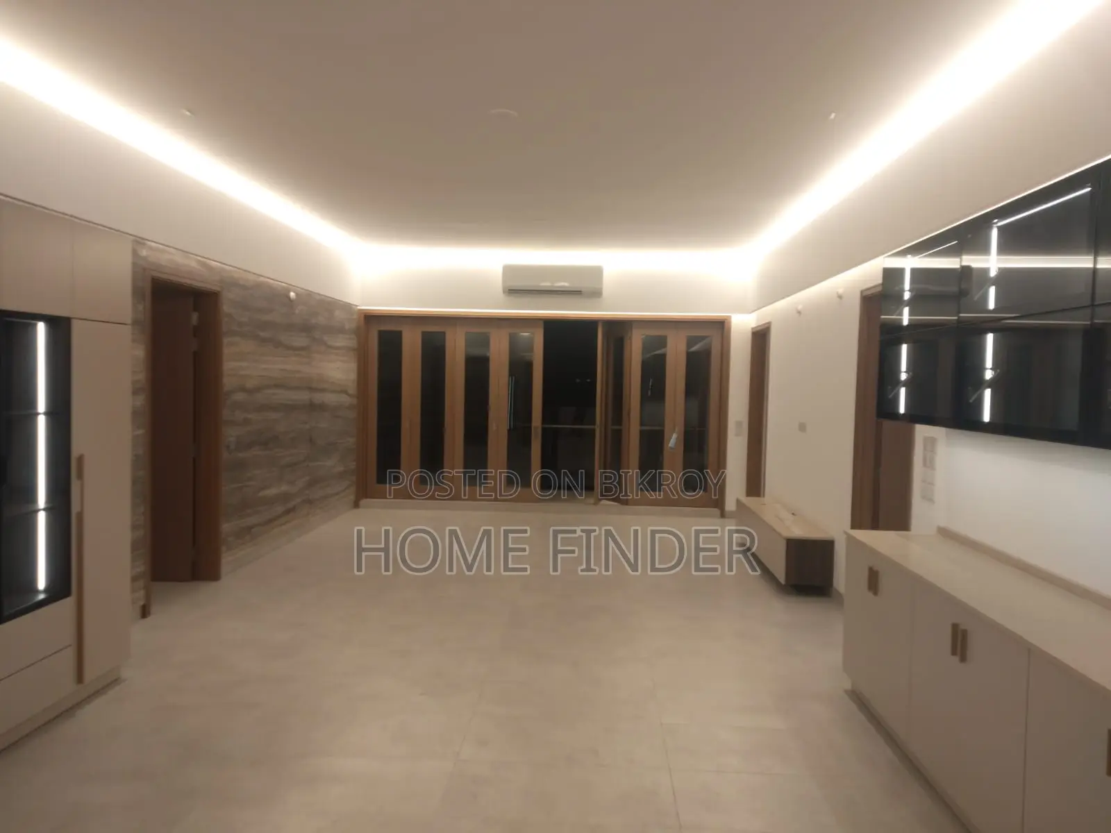 For Rental purpose beautiful 3900 SQFT flat is now up to Rent in Gulshan