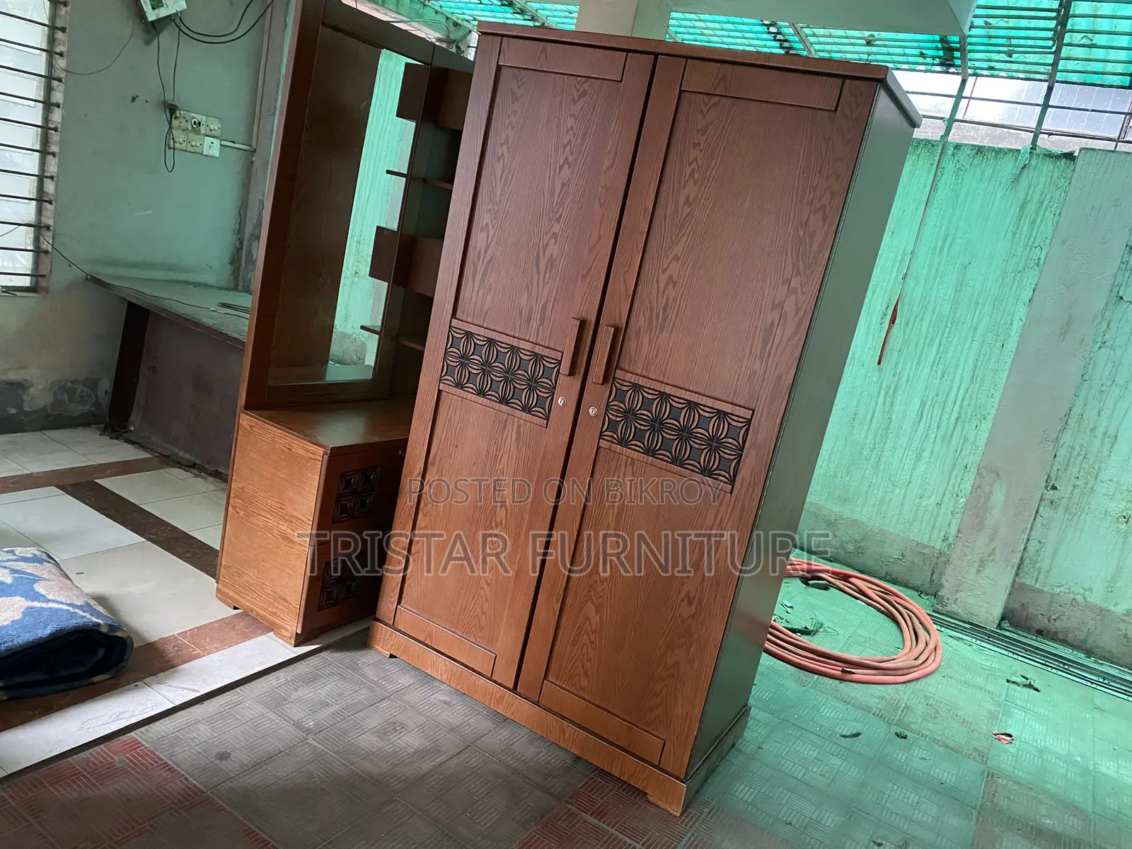 Veneer Wooden Almirah AL42F