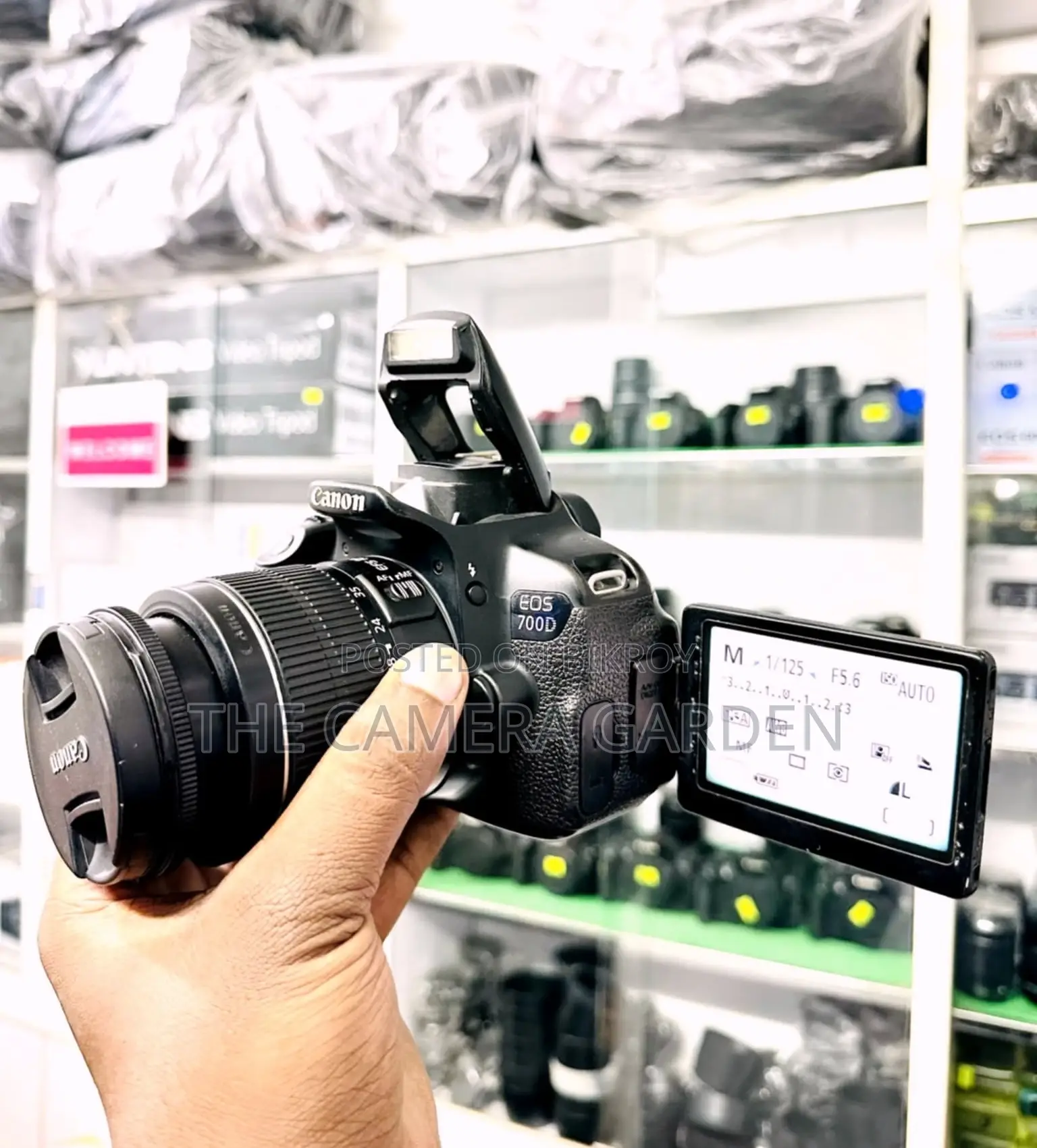 Canon 700D with 18-55mm IS Kit Lens