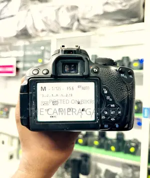 Canon 700D with 18-55mm IS Kit Lens