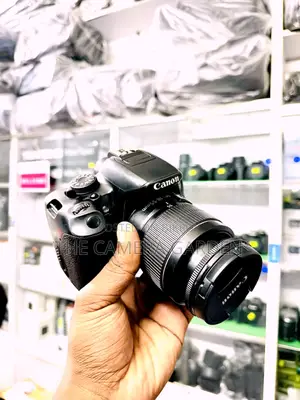 Canon 700D with 18-55mm IS Kit Lens