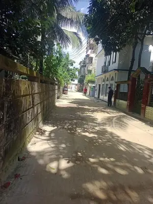 ৪০% কমে ঢাকা সিটি কর্পোরেশনের ৪৬ নম্বর ওয়ার্ডে ফ্ল্যাটের মালিক হন।