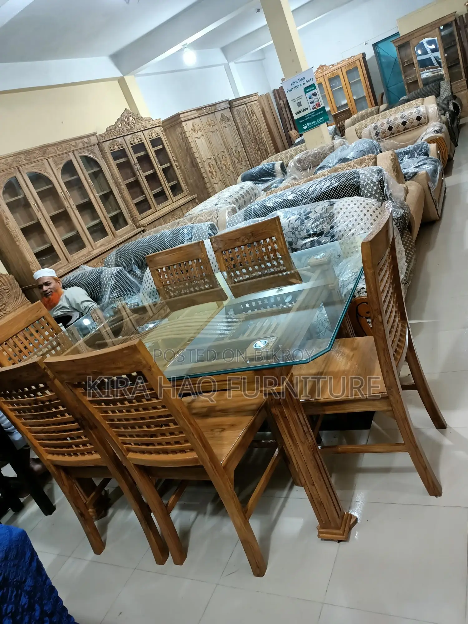 Dining Table at 17% Discount with 1-Year EMI