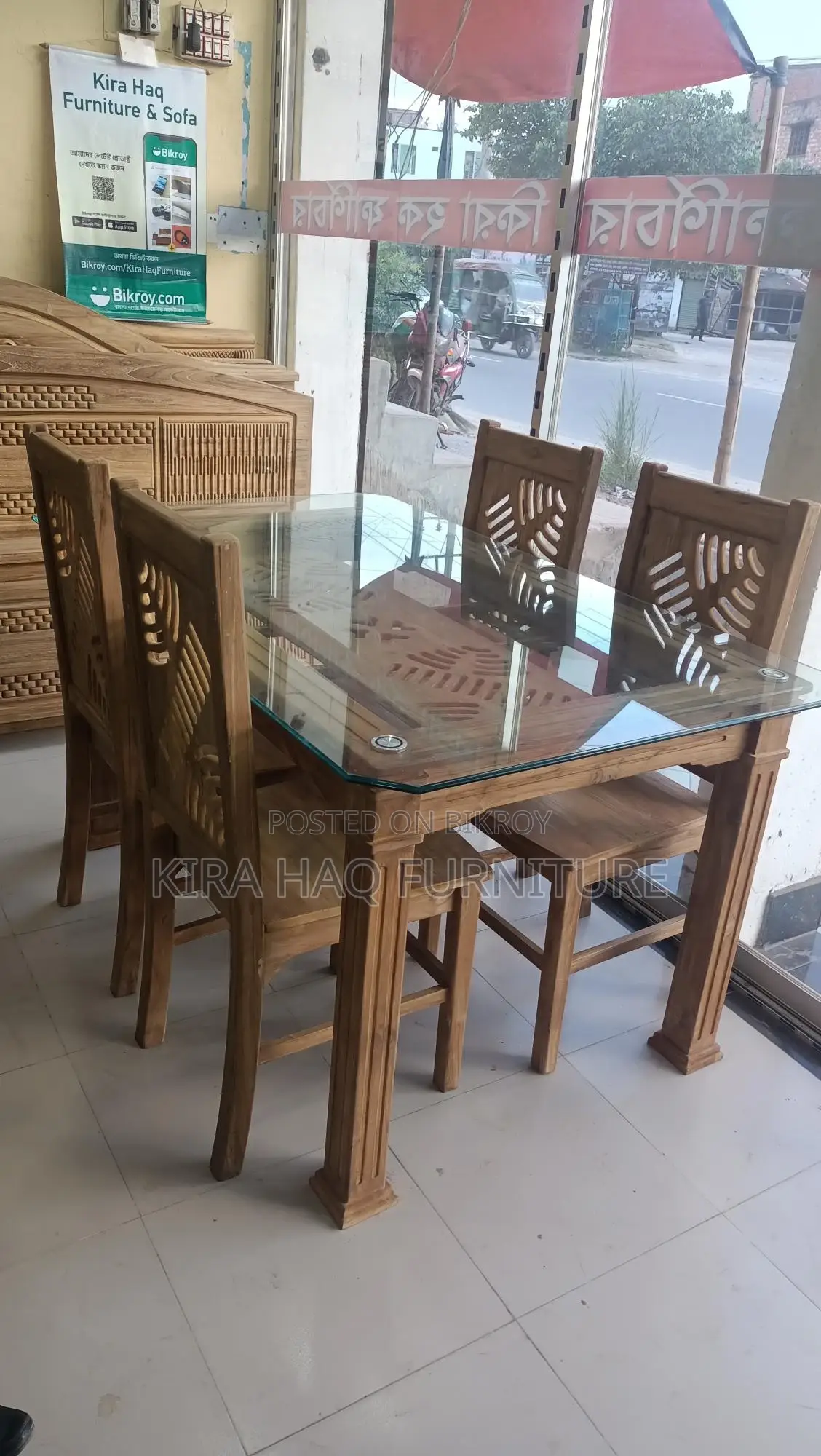 Dining Table at 17% Discount with 1-Year EMI