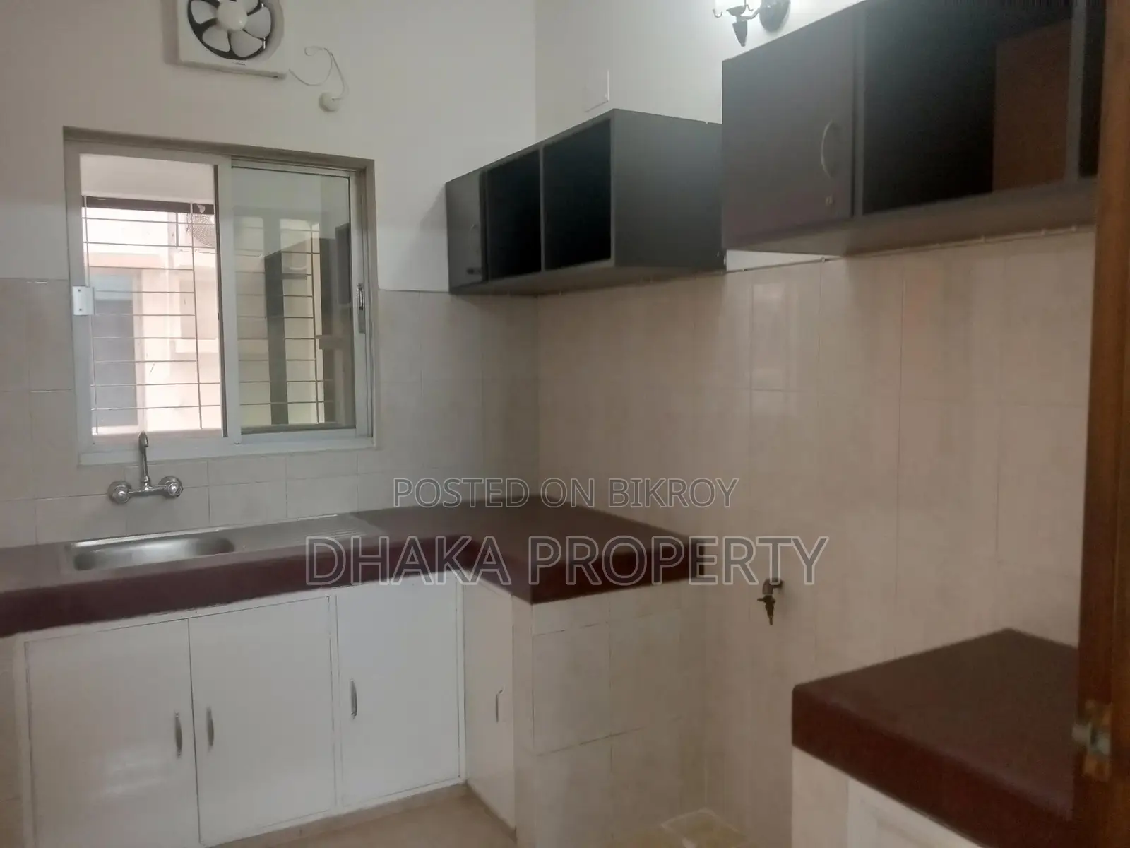 Semi Furnished 4 Beded Apartment Rent in Gulshan