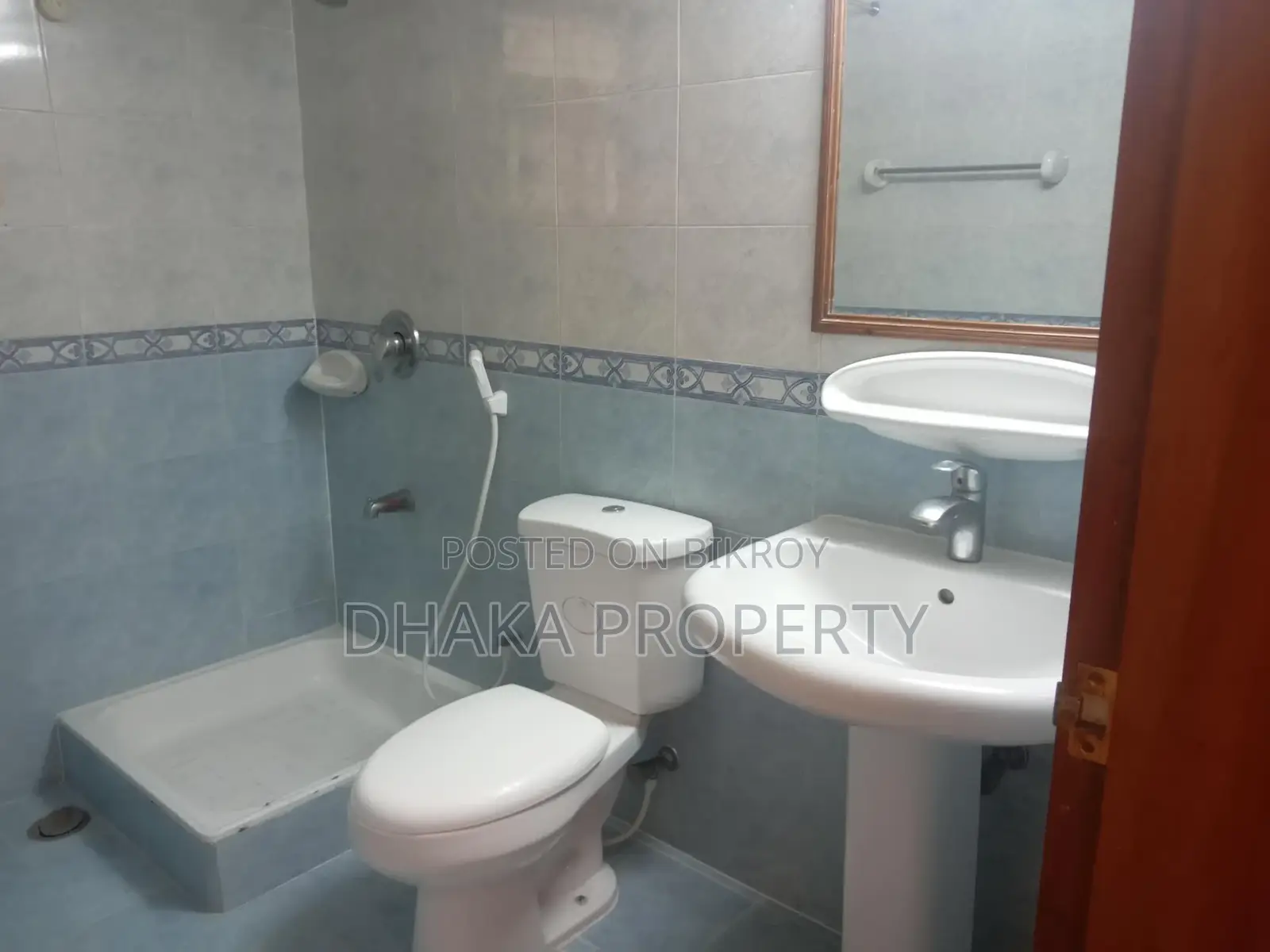 Semi Furnished 4 Beded Apartment Rent in Gulshan