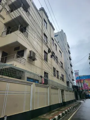উত্তরা Airport Road সংলগ্ন Corner Plot এ পাচঁ কাঠা জমিতে পাঁচ তলা বাড়ী