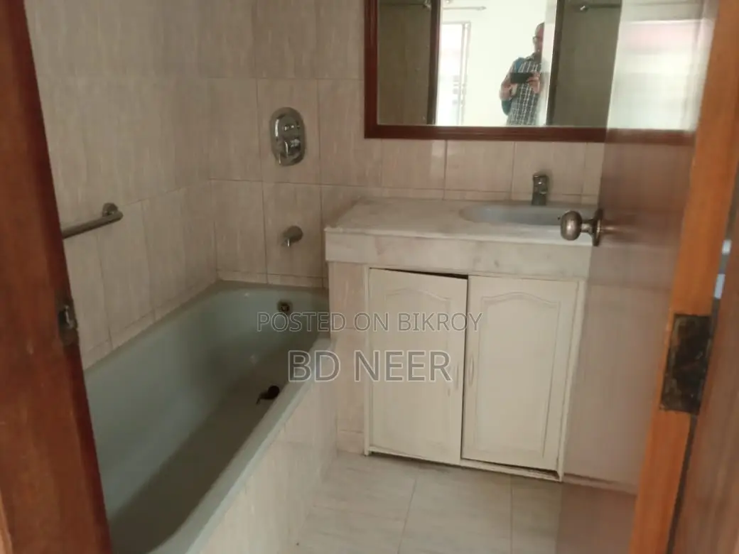 Nice Looking Unfurnish 3 Bed Room Apt Rent in Banani North
