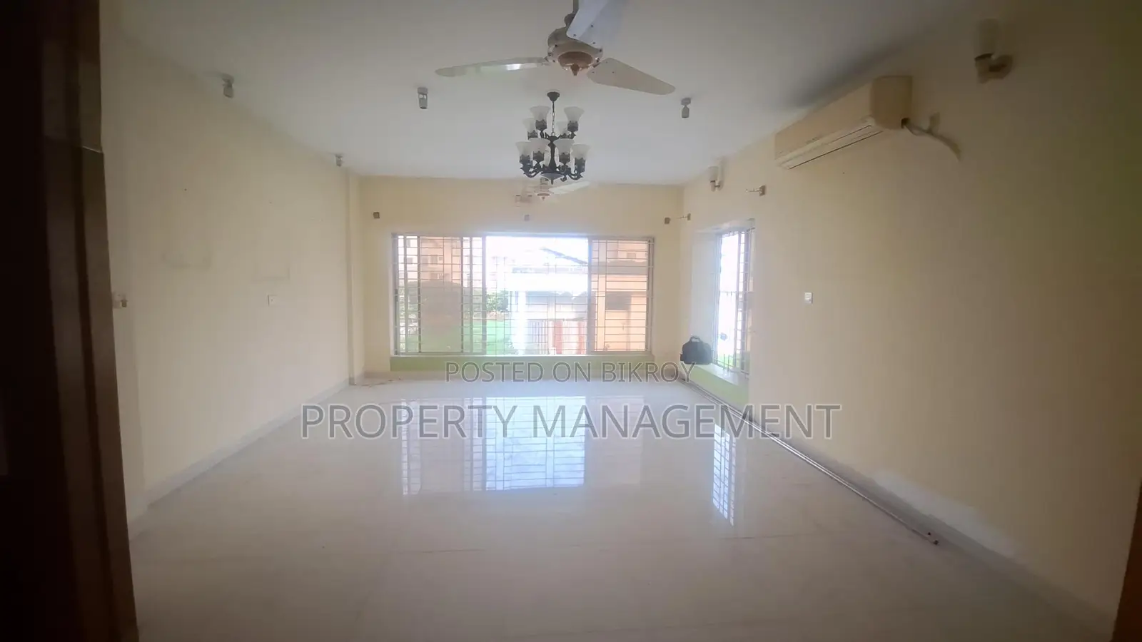Rent a 3300 Sqft Office Space in Gulshan 1 with a Nice View