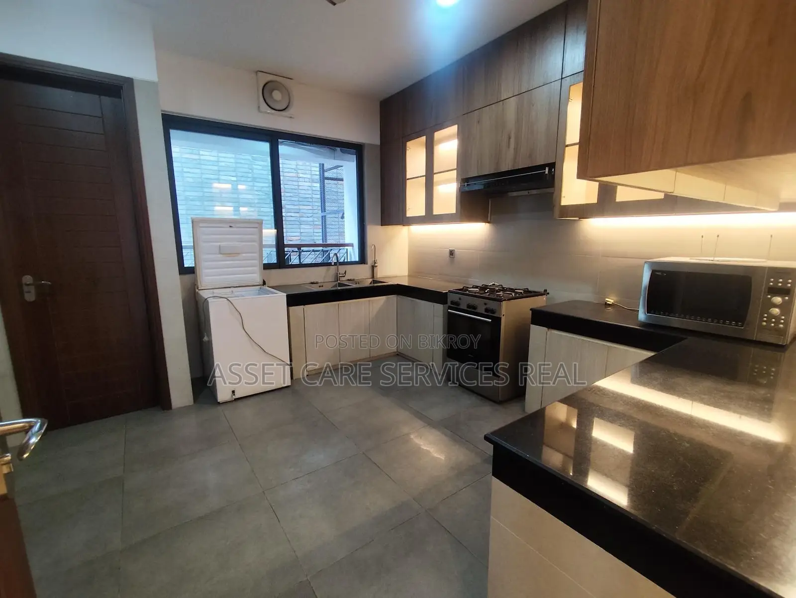 Shanta Luxurious Furnished Apartment for Rent in Baridhara Diplomatic Zone