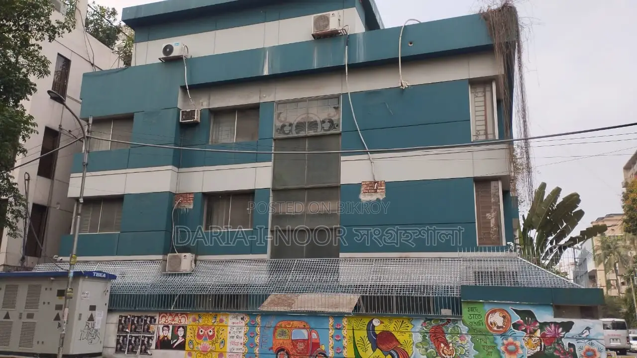 Old House for Sale on 4 Katha Land in Dhanmondi