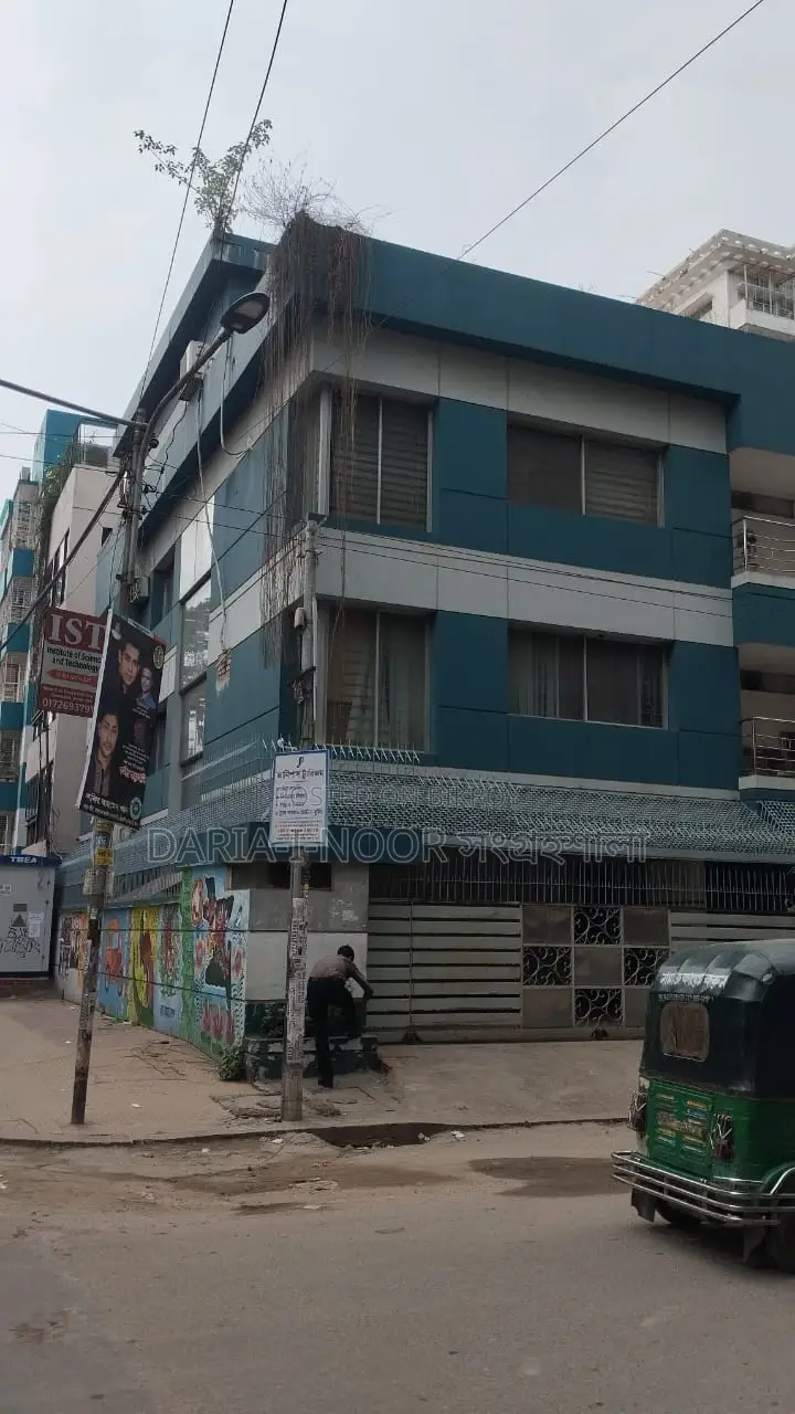 Old House for Sale on 4 Katha Land in Dhanmondi