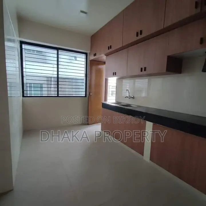 2700-Sqft Luxurious 3-Beded Apartment Rent in Banani