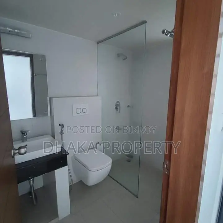 2700-Sqft Luxurious 3-Beded Apartment Rent in Banani