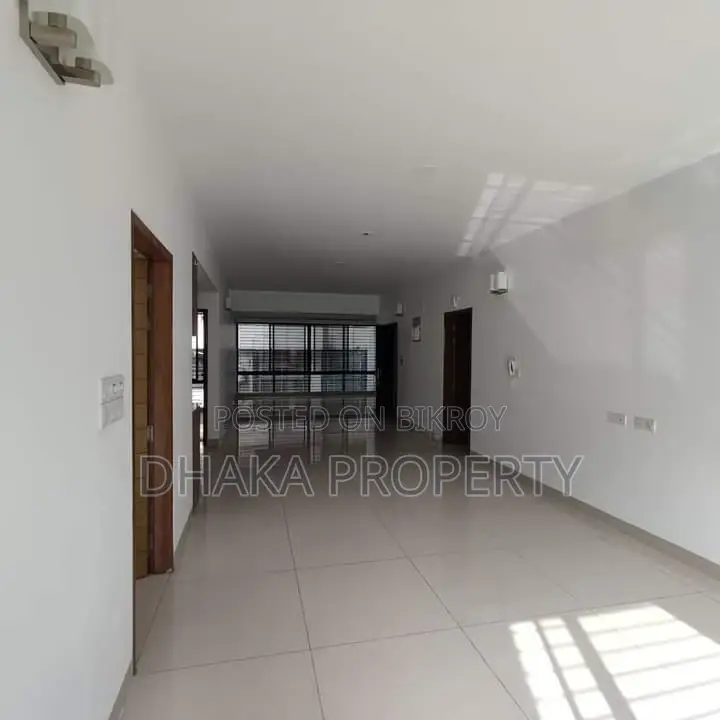 2700-Sqft Luxurious 3-Beded Apartment Rent in Banani