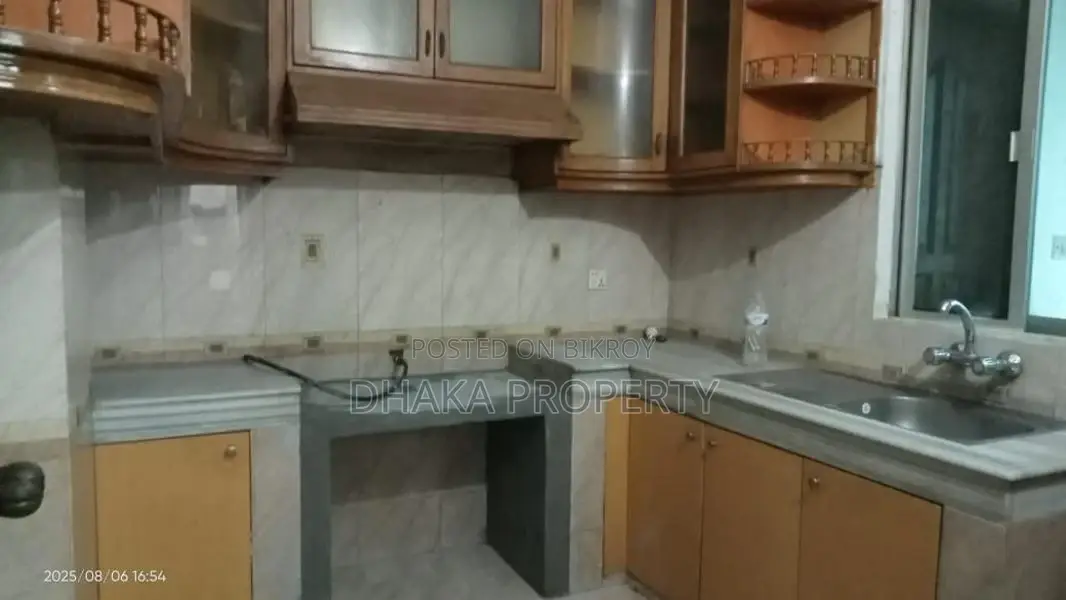গুলশান ২ উত্তরে ৩ বেড ২৮০০ বর্গফুটের ২ পার্কিং সহ অ্যাপার্টমেন্ট ভাড়া হবে