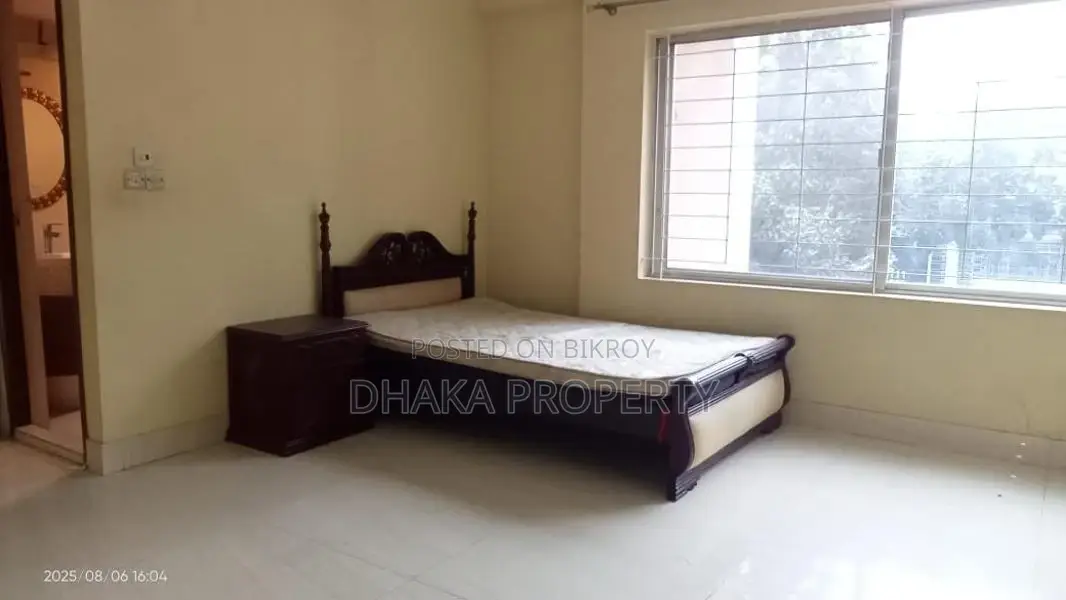 গুলশান ২ উত্তরে ৩ বেড ২৮০০ বর্গফুটের ২ পার্কিং সহ অ্যাপার্টমেন্ট ভাড়া হবে