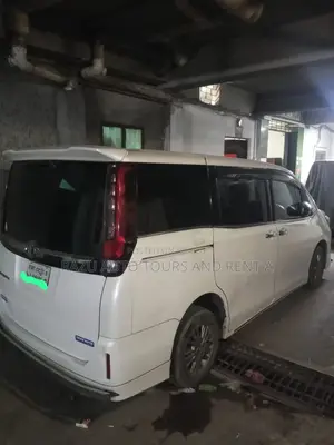 এস্কয়ার নোয়া ভাড়ার জন্য