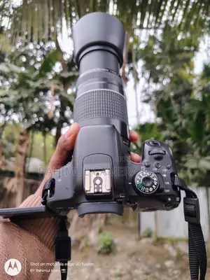 canon 800D with 75-300 Zoom lens..