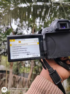 Canon 800D with 75-300 Zoom lens