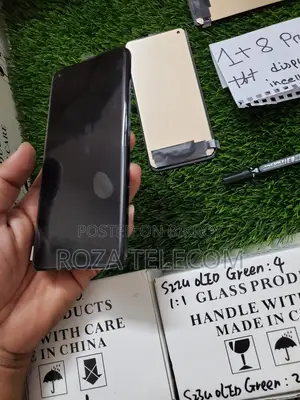 One plus 8 pro TFT display