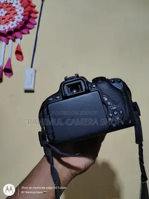 Canon 700D with 75-300 Zoom lens in brand new condition