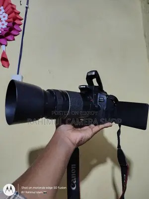 Canon 700D with 75-300 Zoom lens in brand new condition