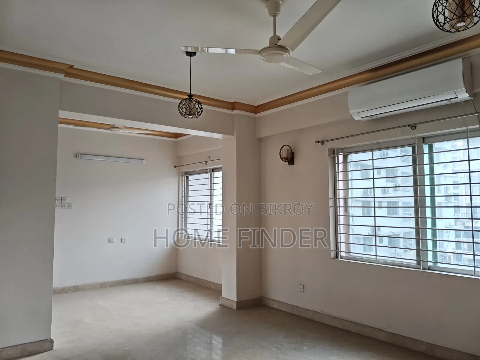 গুলশানে ৩২০০ বর্গফুটের ৩ বেড সেমি-ফার্নিশড অ্যাপার্টমেন্ট ভাড়া