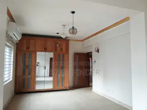 গুলশানে ৩২০০ বর্গফুটের ৩ বেড সেমি-ফার্নিশড অ্যাপার্টমেন্ট ভাড়া