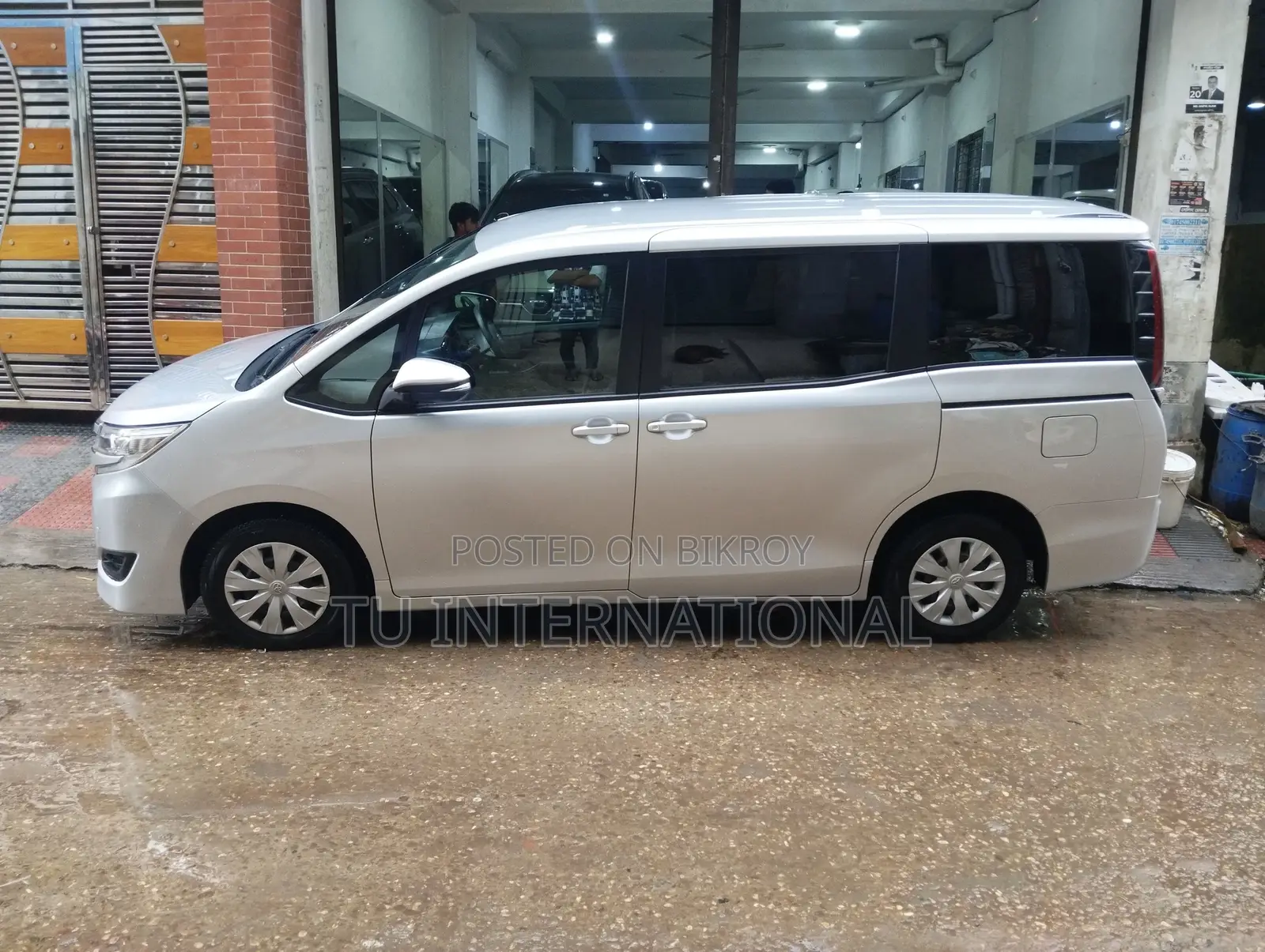 Toyota Noah NON HYBRID PACKAGE 2021