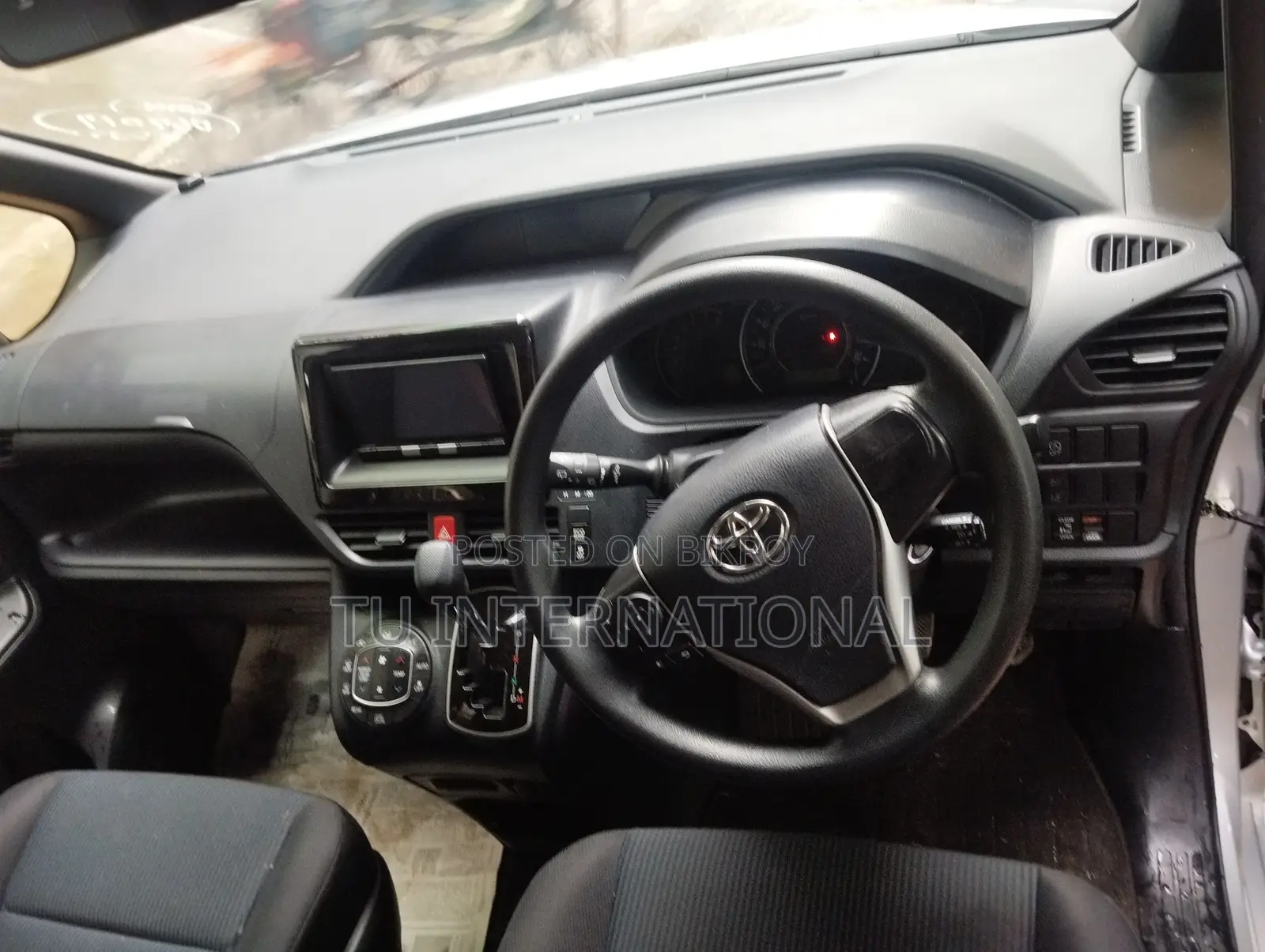 Toyota Noah NON HYBRID PACKAGE 2021