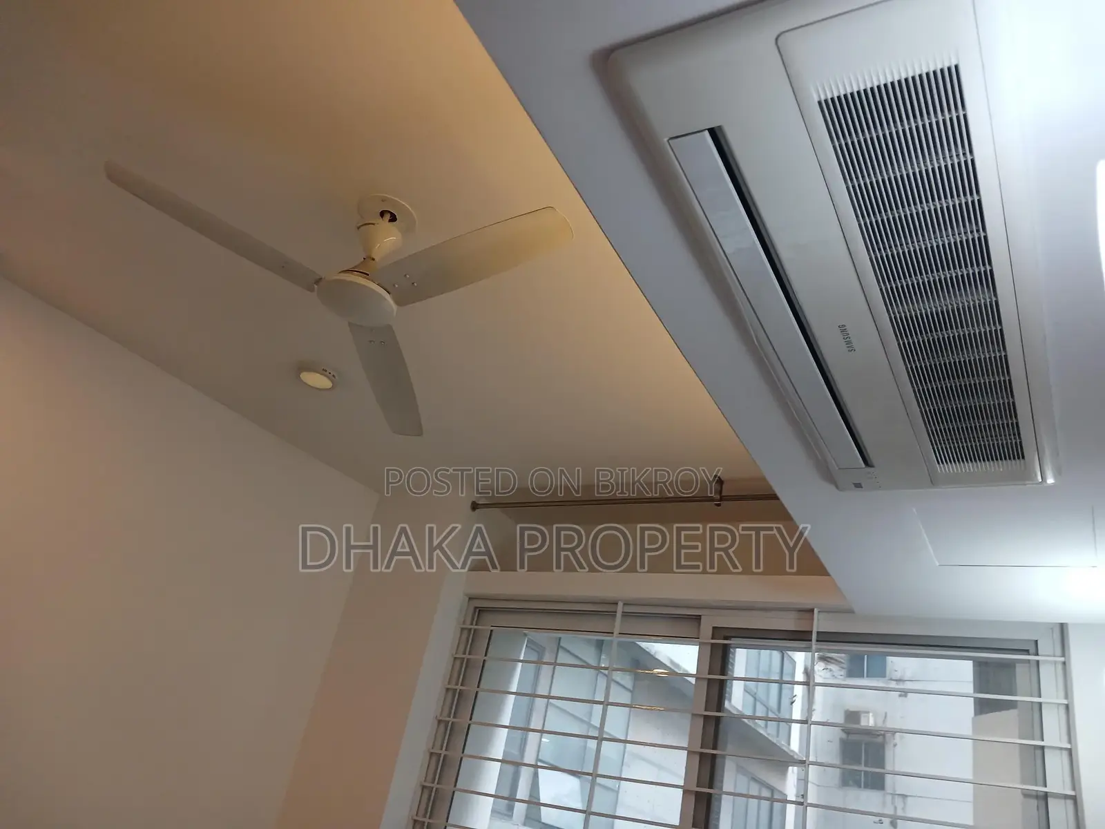 বারিধারা ডিপ্লোম্যাটিক জোনে ৪০০০ বর্গফুটের সেমি-ফার্নিশড বিলাসবহুল অ্যাপার্টমেন্ট ভাড়া হবে