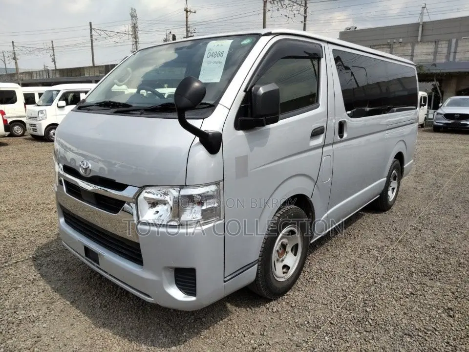 Toyota Hiace GL DUAL AC ORIGINAL 2020