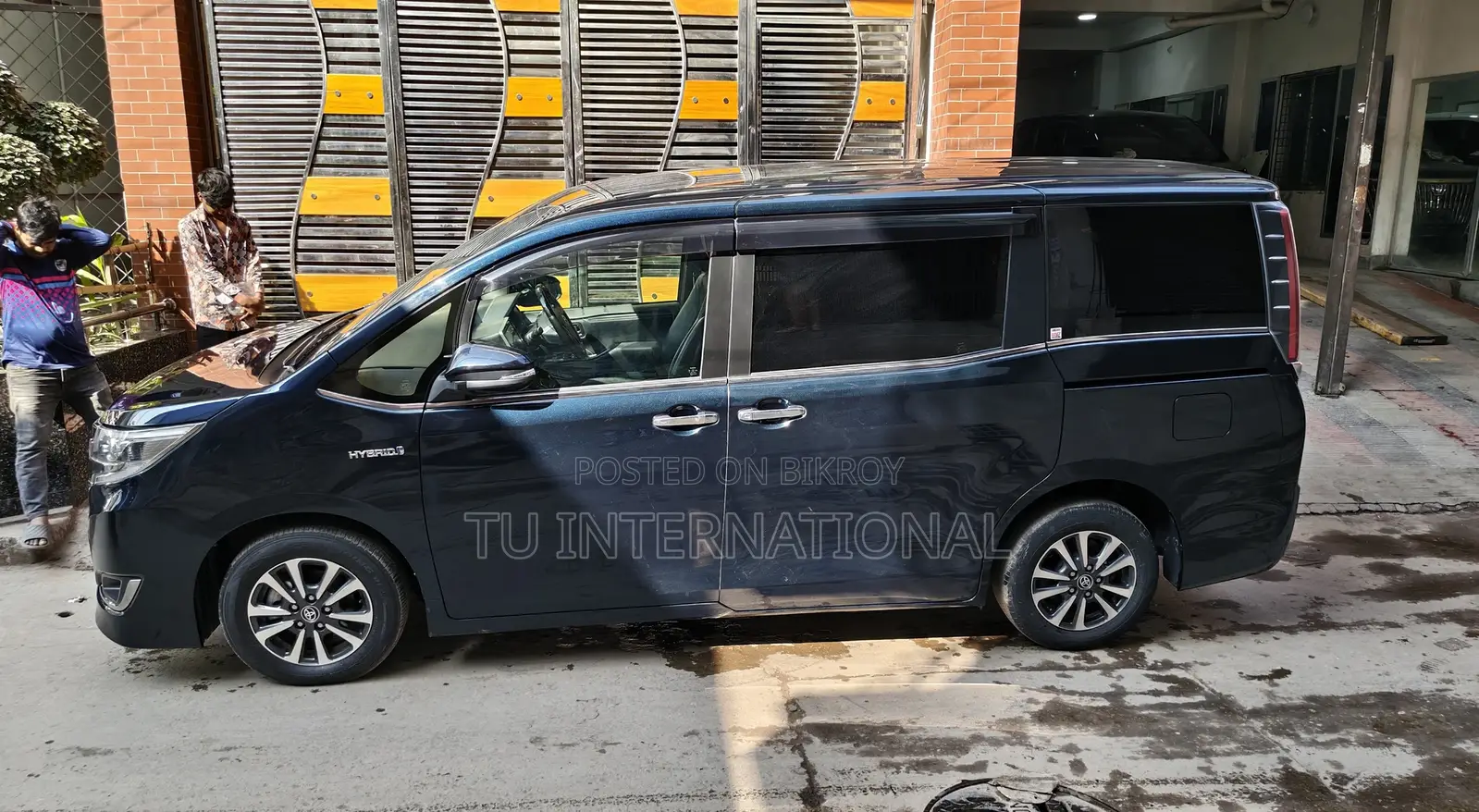 Toyota Esquire HV GI PREMIUM PUSH 2020