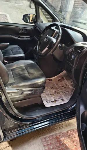 Toyota Esquire HV GI PREMIUM PUSH 2020